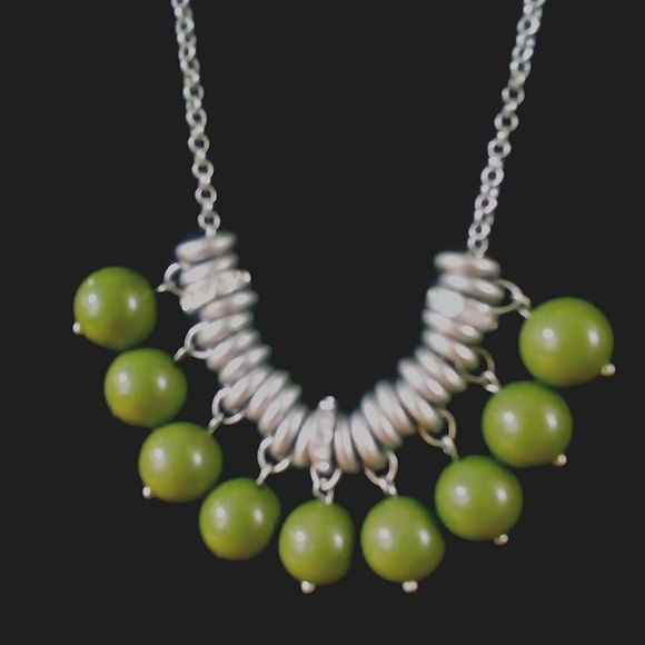 Olive green and Silver Necklace Sharp Piece - Picture 3 of 3
